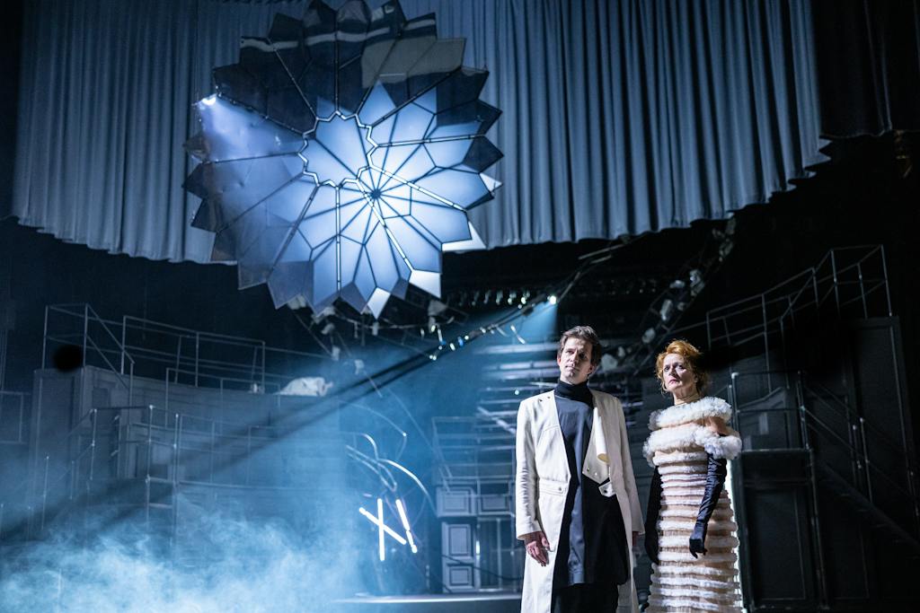 Drama | Hamlet: Igor Orozovič (Claudius), Taťjana Medvecká (Gertrude) – photo: Pavel Hejný