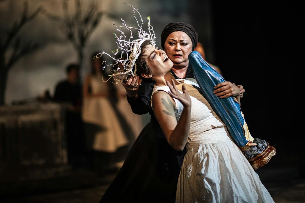 Činohra | Kytice: Pavla Beretová (Dcera), Jana Boušková (Matka) – foto: Pavel Hejný