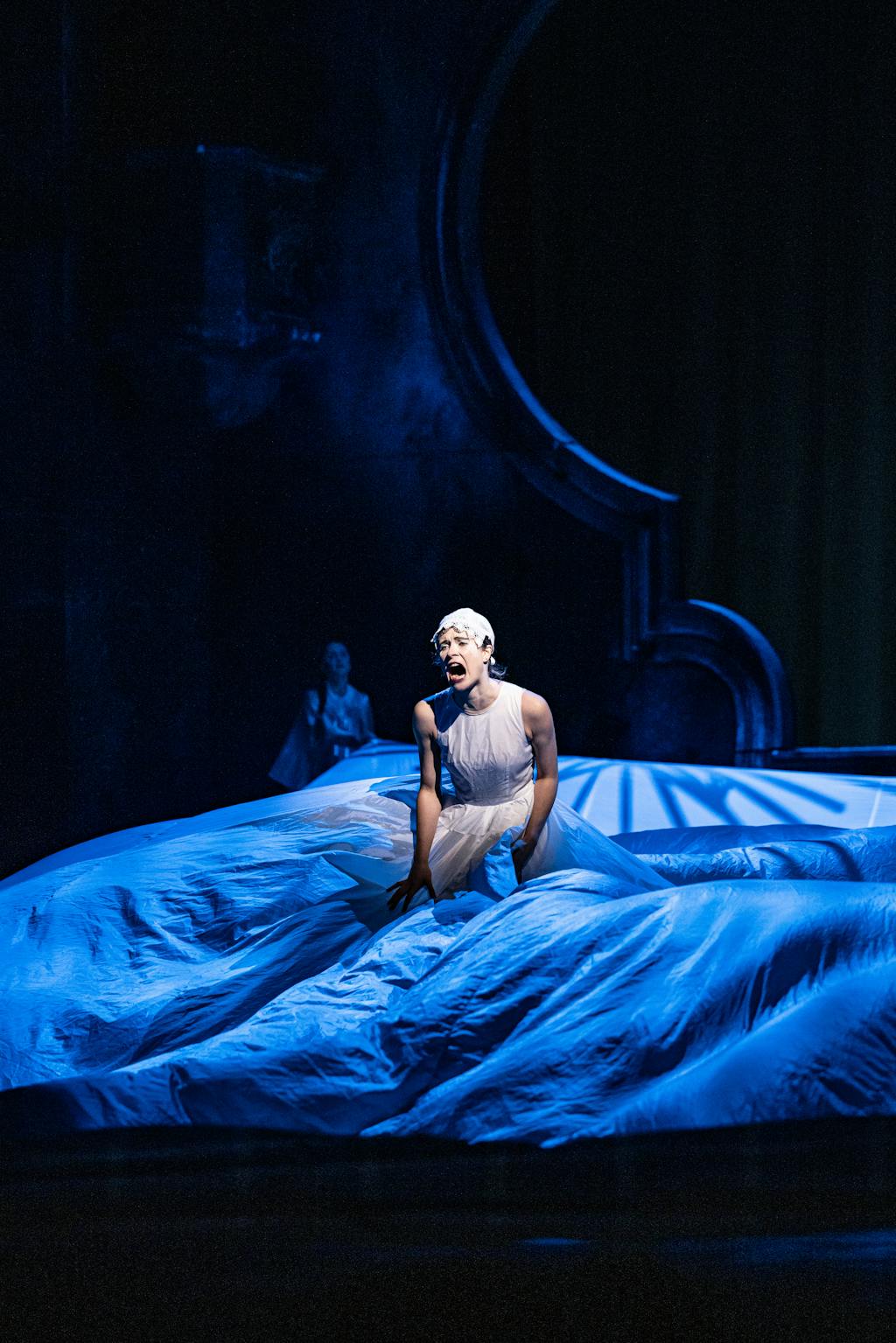 Činohra | Kytice: Berenika Anna Mikeschová (Vdova) – foto: Pavel Hejný