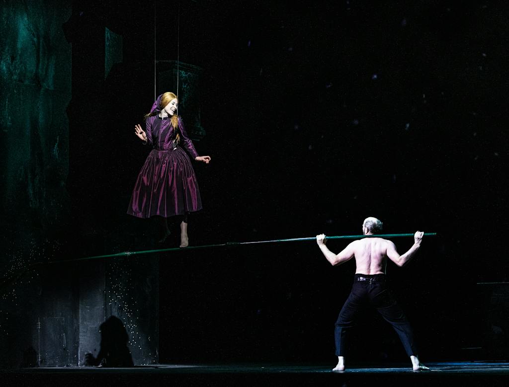 Činohra | Kytice: Berenika Anna Mikeschová (Dcera), Csongor Kassai (Vodník) – foto: Pavel Hejný