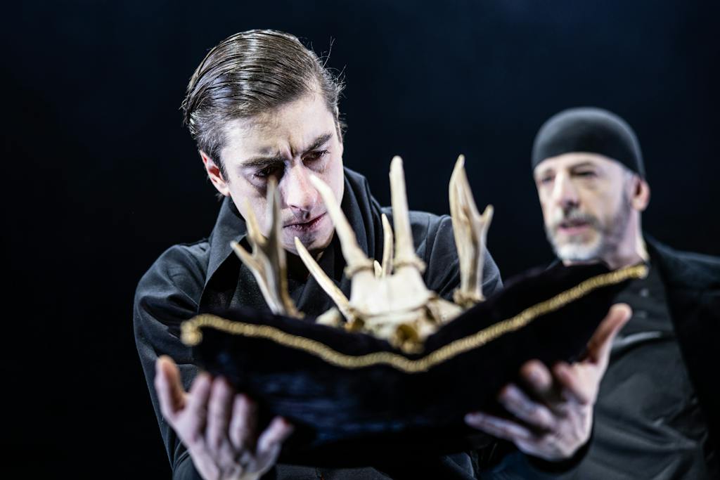 Drama | Hamlet: Pavel Neškudla (Hamlet), Csongor Kassai (Ghost) – photo: Pavel Hejný