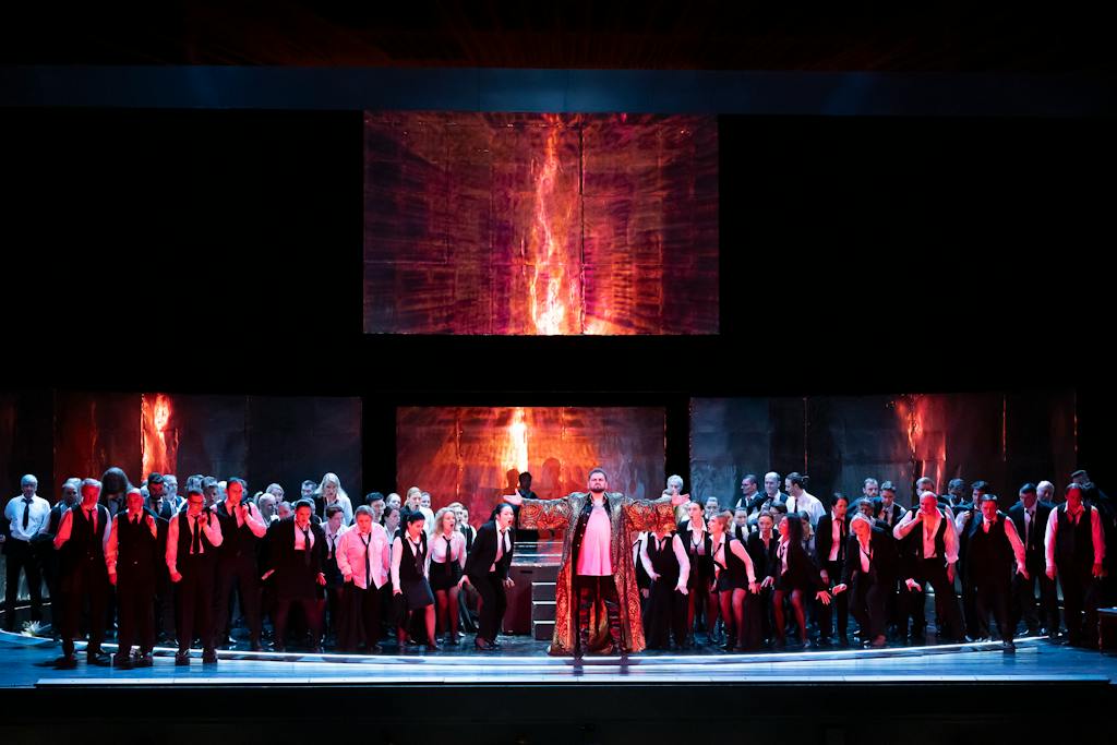 State Opera I Mefistofele: Jerzy Butryn (Mefistofele), State Opera Chorus – photo: Zdeněk Sokol