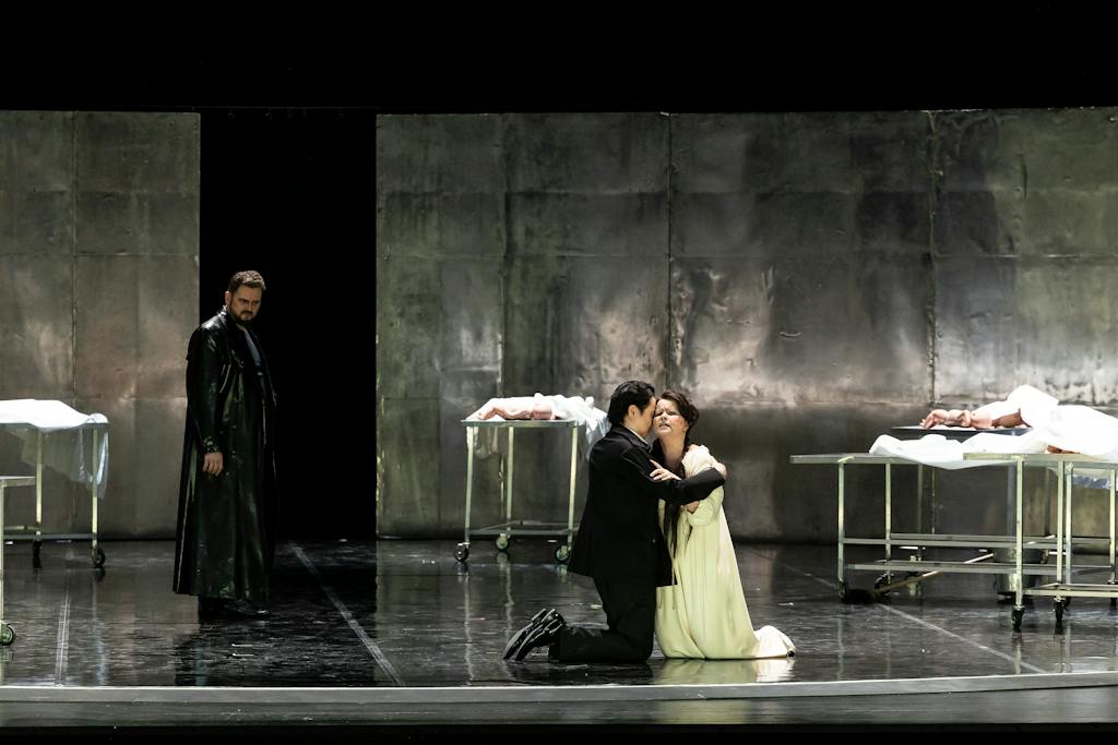State Opera I Mefistofele: Jerzy Butryn (Mefistofele), Kyungho Kim (Faust), Petra Alvarez Šimková (Marguerite) – photo: Zdeněk Sokol