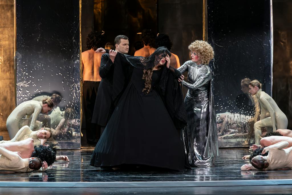 State Opera I Mefistofele: Josef Moravec (Wagner), Victoria Khoroshunova (Elena), Sylva Čmugrová (Panthalis), National Theatre Opera Ballet – photo: Zdeněk Sokol