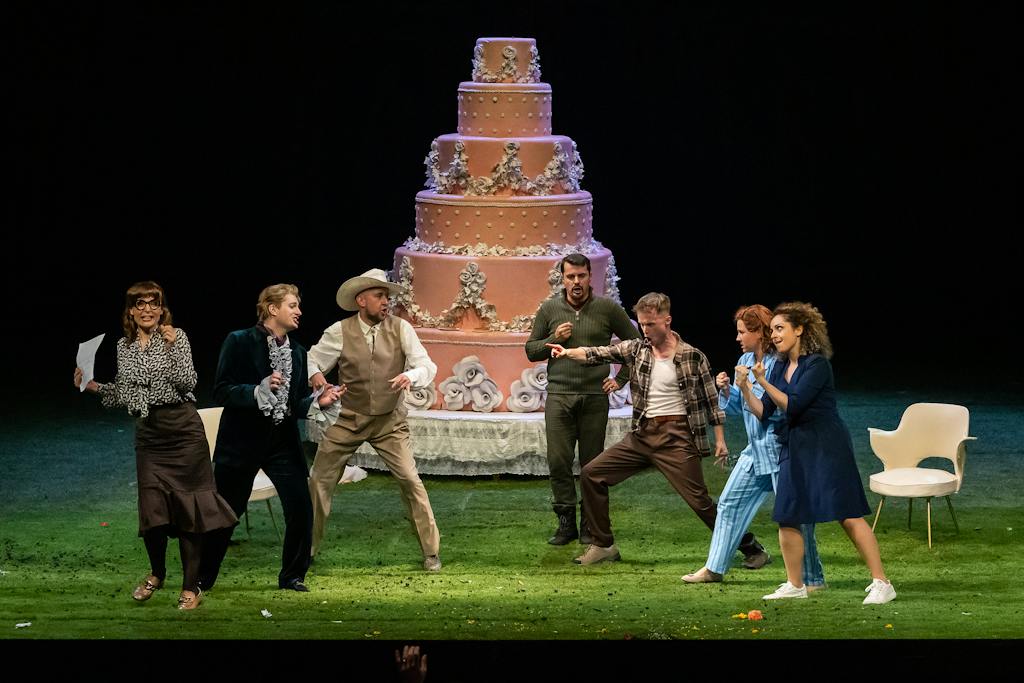 NT Opera I Le nozze di Figaro: Stanislava Jirků (Marcellina), Jan M. Hájek (Basilio), Jan Šťáva (Bartolo), Jiří Brückler (Hrabě Almaviva), Michal Marhold (Figaro), Kateřina Kněžíková (Countess Almaviva), Ralitsa Ralinova (Susanna) – photo: Zdeněk Sokol