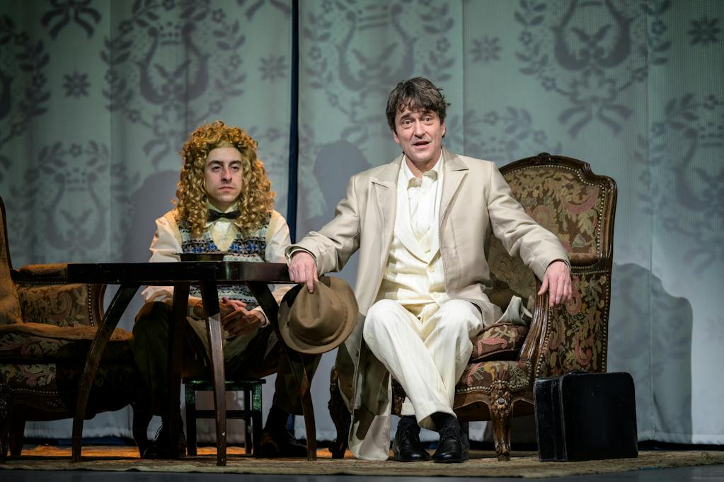 Činohra | Ještě chvilku: Pavel Neškudla (Pes), Saša Rašilov (Hugo) – foto: Petr Neubert