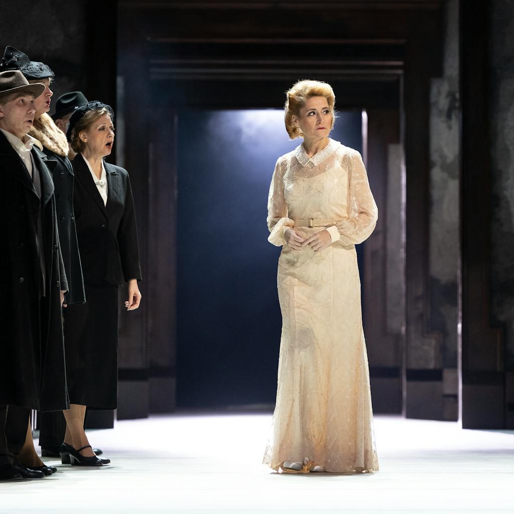 Státní opera I Nabucco: Markéta Cukrová (Fenena), Sbor Státní opery – foto: Zdeněk Sokol