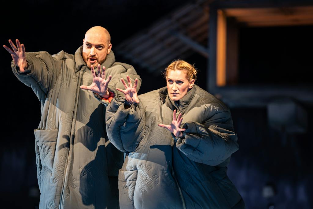 Opera ND I Rusalka: Arnheiður Eiríksdóttir (Kuchtík), Jiří Hájek (Hajný / Lovec) – foto: Pavel Hejný