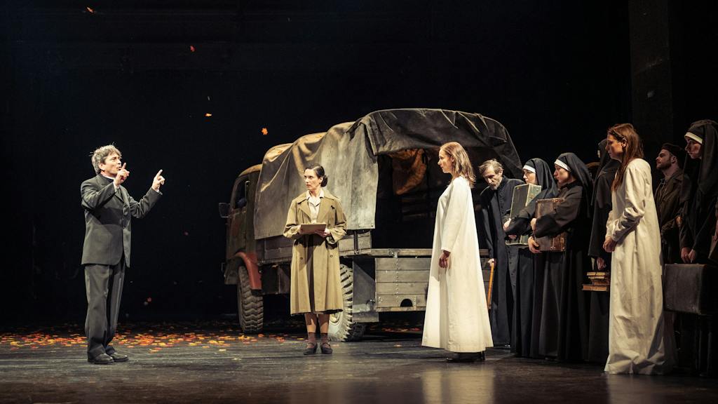 Drama | White Water: Saša Rašilov (Leopold Plojhar), Magdaléna Borová (Žofia Burdová), Jana Pidrmanová (Evarista), Veronika Lazorčáková (Tobie) – photo: Petr Neubert