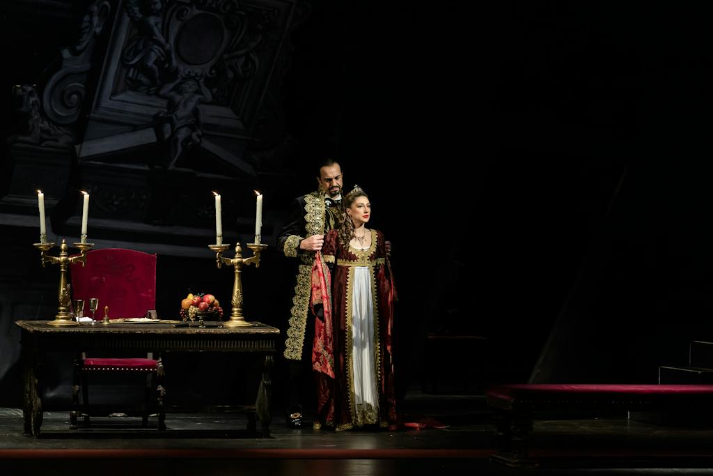 Státní opera I Tosca: Claudio Sgura (Baron Scarpia), Ghiulnara Raileanu (Tosca) – foto: Serghei Gherciu