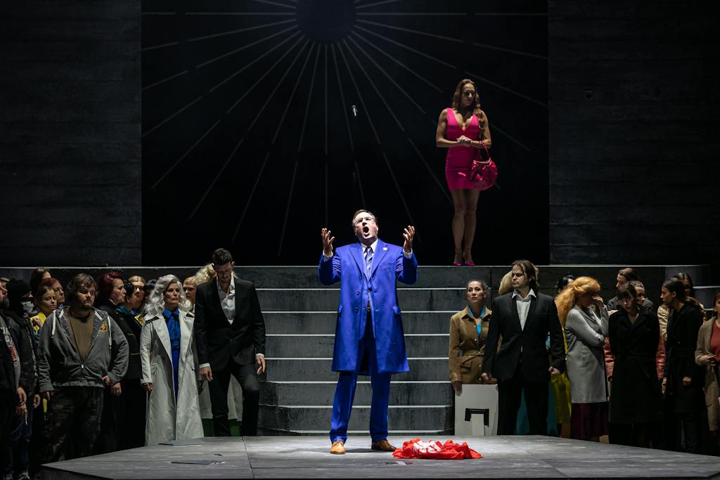 Opera ND I Šárka: Svatopluk Sem (Kníže Přemysl), Jolana Fogašová (Vlasta), Kateřina Jalovcová (Radka), Sbor Národního divadla, Balet Opery Národního divadla – foto: Zdeněk Sokol