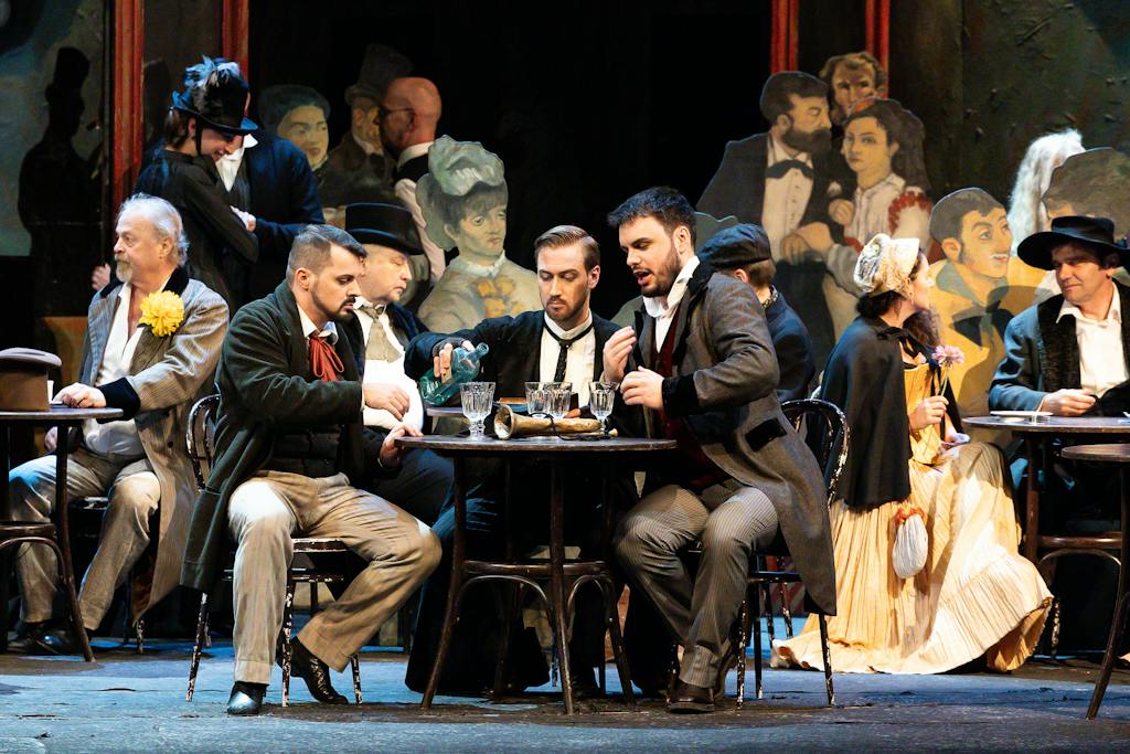 Opera I La bohéme: Jiří Brückler (Marcello), Jan Hnyk (Colline), Lukáš Bařák (Schaunard), State Opera Chorus – photo: Zdeněk Sokol