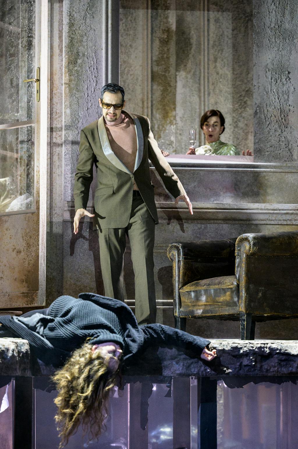 Opera I Médea: Světlana Aksenova (Médea), Marcell Bakonyi (Creonte), Sbor Národního divadla – foto: Petr Neubert