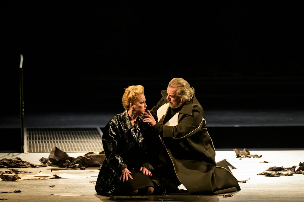 Opera I Macbeth: Ólafur Sigurdarson (Macbeth), Daniela Schillaci (Lady Macbeth) – foto: Serghei Gherciu