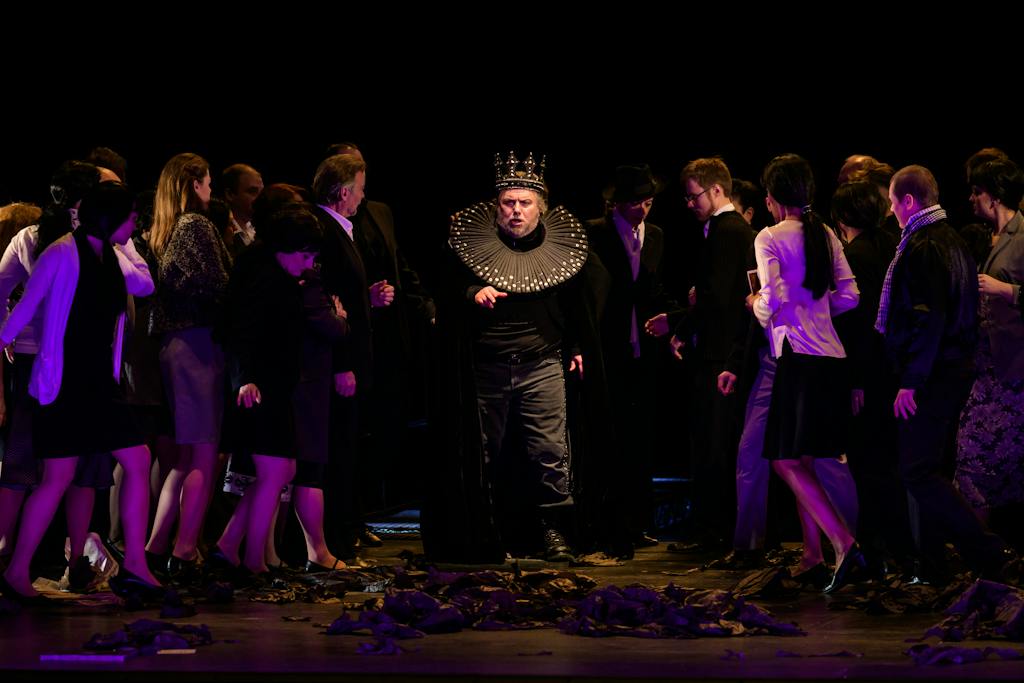 Opera I Macbeth: Ólafur Sigurdarson (Macbeth), Sbor Státní opery  – foto: Serghei Gherciu