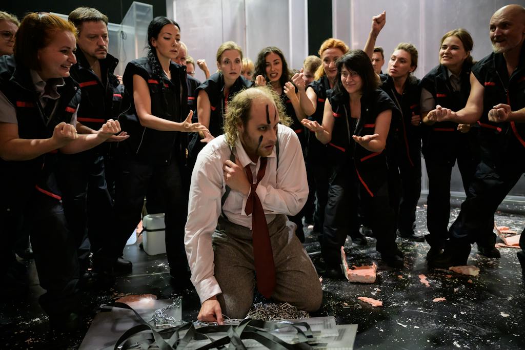 Opera I Idomeneo: Evan LeRoy Johnson (Idomeneo), State Opera Chorus – photo: Serghei Gherciu