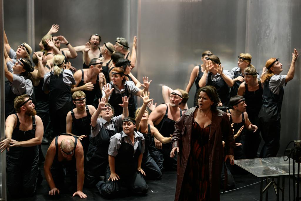 Opera I Idomeneo: Petra Alvarez Šimková (Elettra), State Opera Chorus – photo: Serghei Gherciu