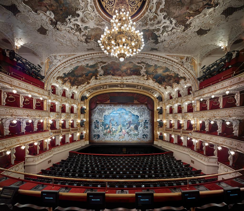 Státní opera – opona