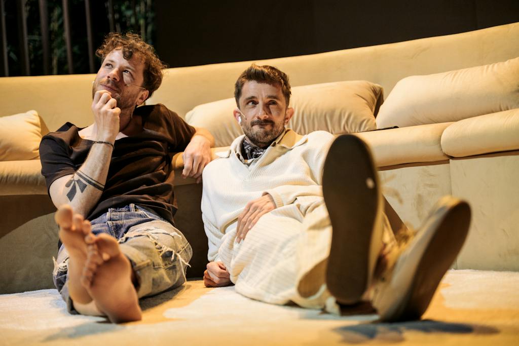 Činohra | Nečekané VÍTĚZSTVÍ POLSKO-ČESKÉ UNIE ve III. světové válce: Daniel Malchar (Natan (Kuba Bachleda)), Michal Režný (Martin Horváth) – foto: Petr Neubert