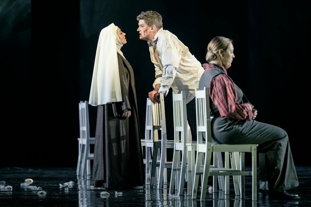 Opera | Dialogues des Carmélites: Jana Sibera (Blanche de la Force), Daniel Matoušek (Chevalier de la Force), Tone Kummervold (Mother Maria of the Incarnation) – photo: Petr Neubert